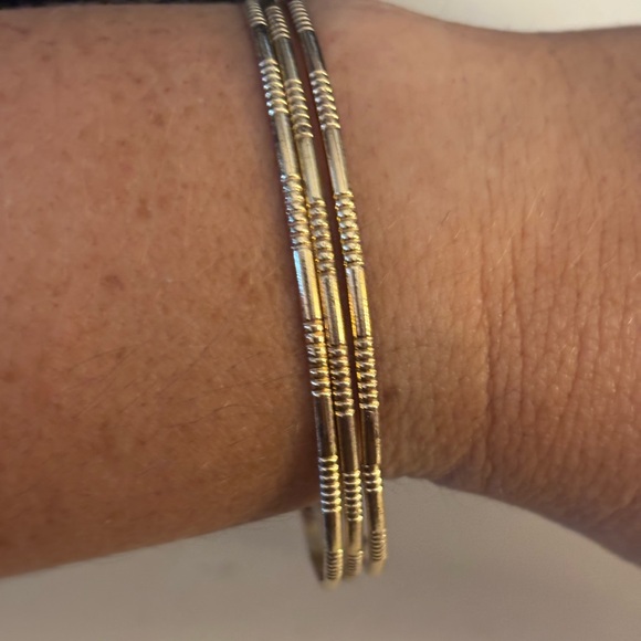 Set of 3 Gold Tone Textured Bangle Bracelets - Picture 7 of 8
